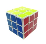 Beyaz Zemin Üzeri Renkli Zeka Küpü 3X3X3-6,8 cm