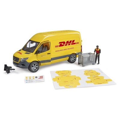 BR02671 Mercedes-Benz Sprinter DHL Kamyonu ve Sürücüsü +4 yaş